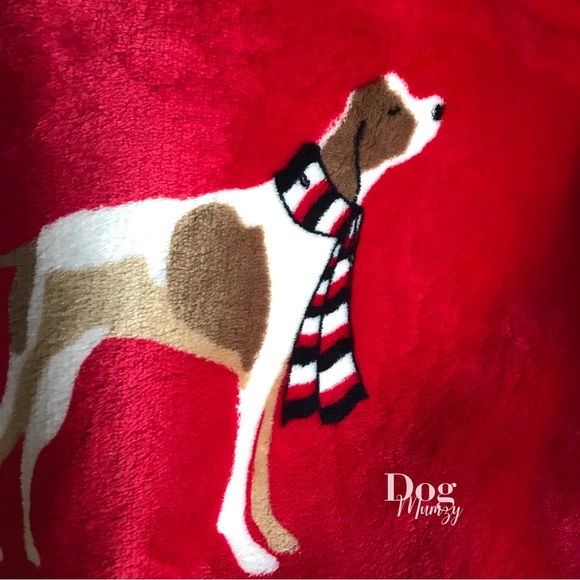 Tommy Hilfiger Hound Dog Sherpa Pet Throw - Picture 3 of 7